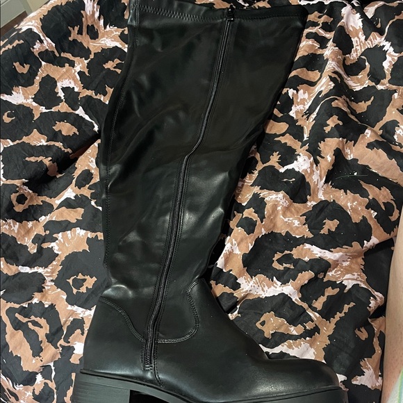 NWT 10WW Torrid Black Over the Knee Boots - Picture 4 of 6